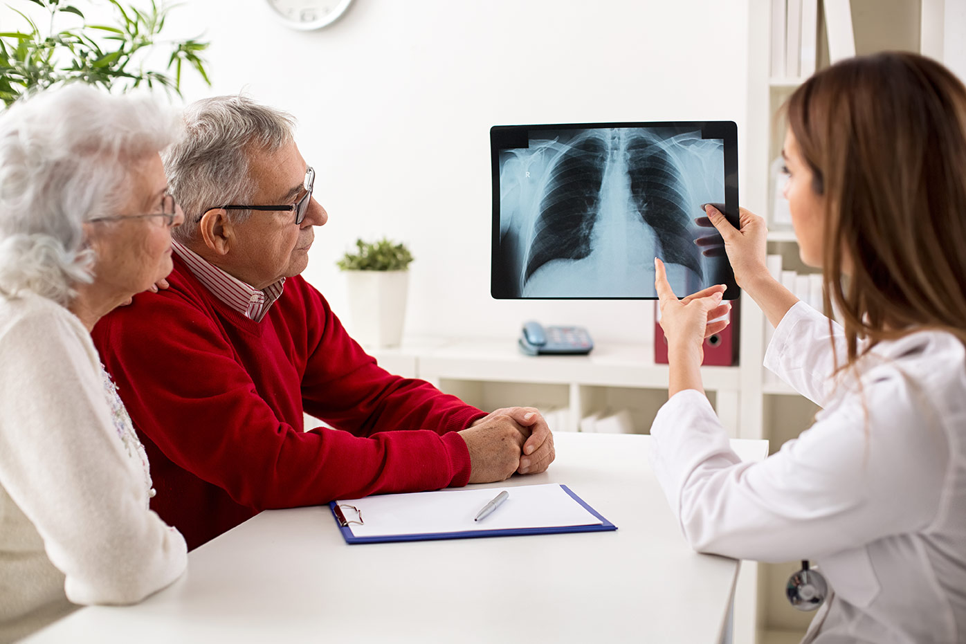 Doctor and patients looking at an xray