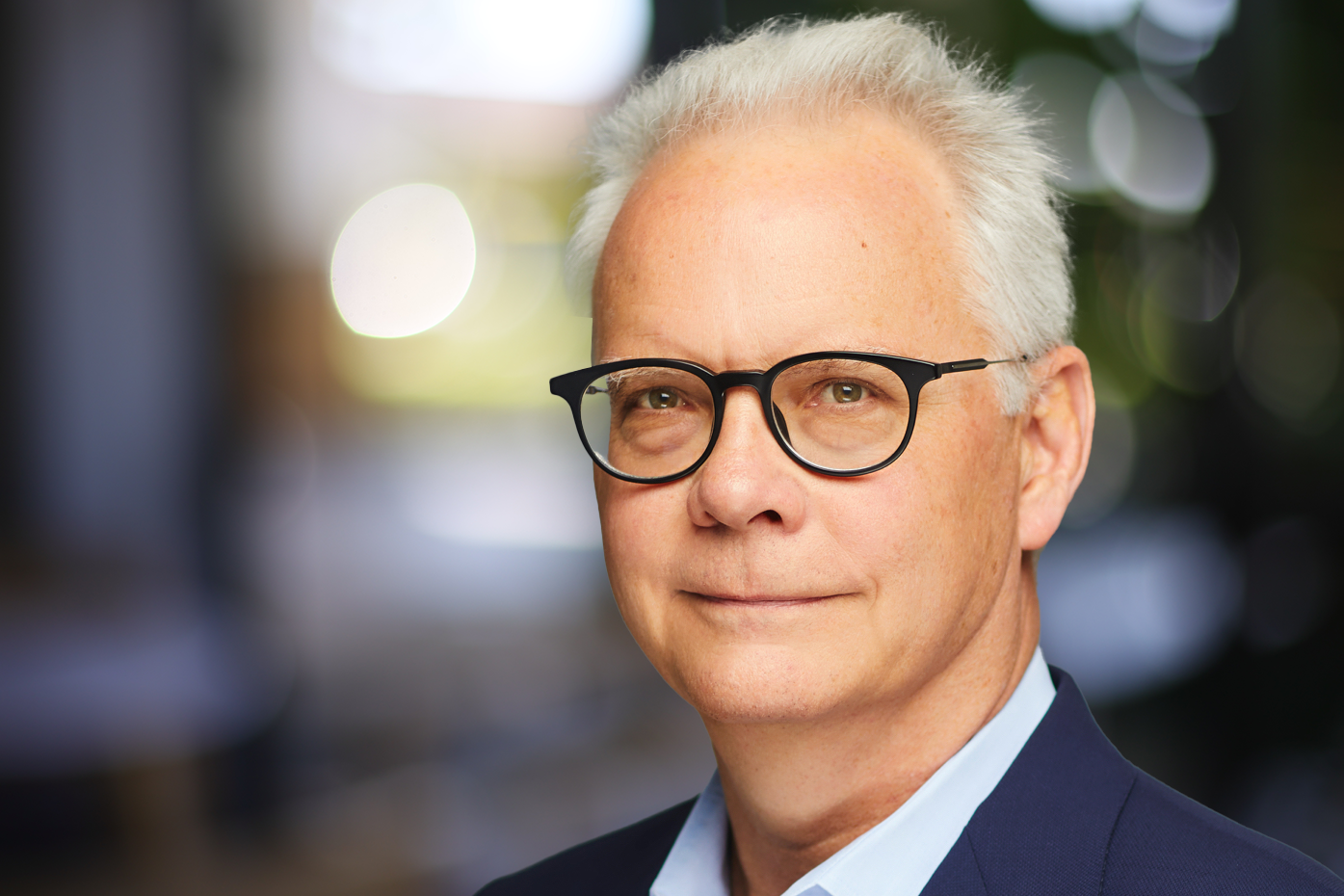 Dr. Peter Farvolden