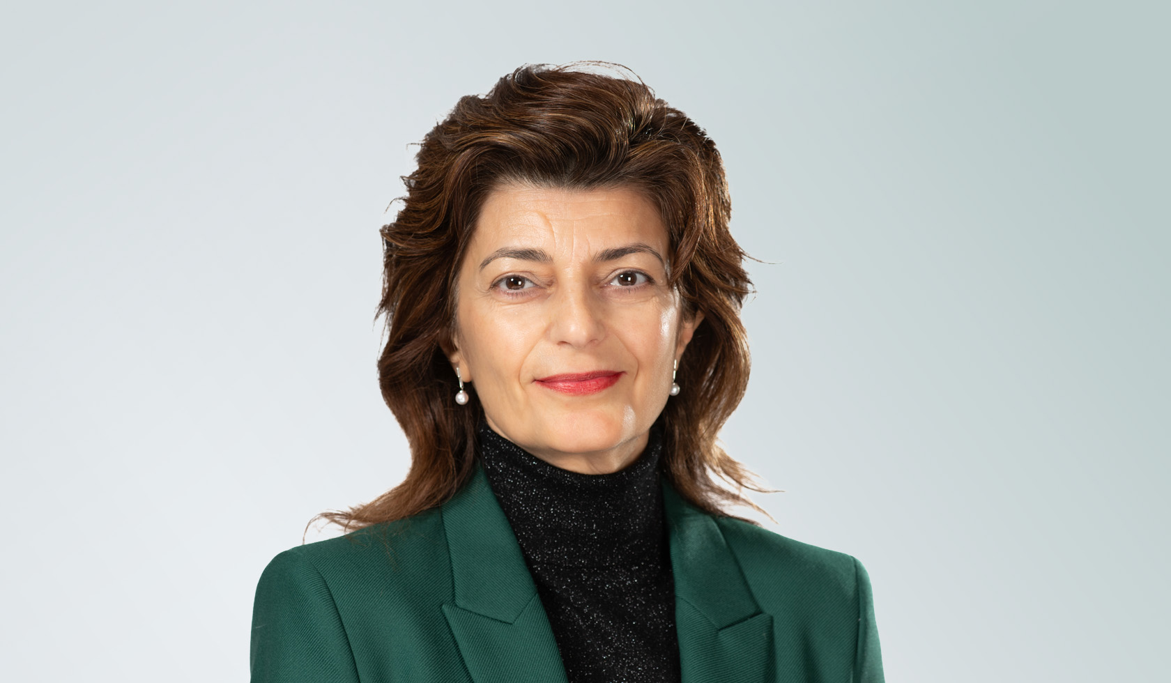 Dr. Georgiana Willwerth-Pascutiu Professional Headshot