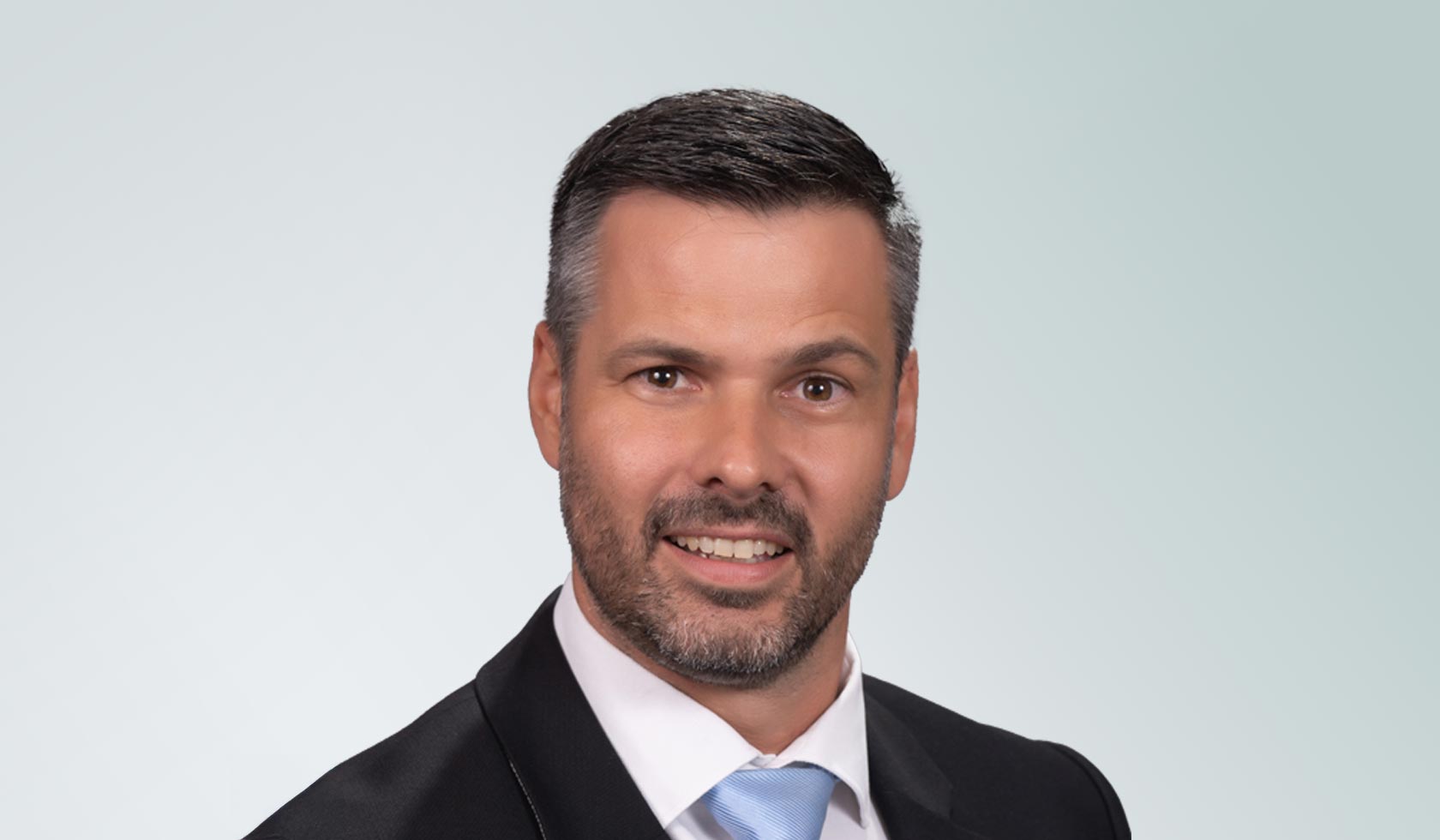 Neill Muller Professional Headshot