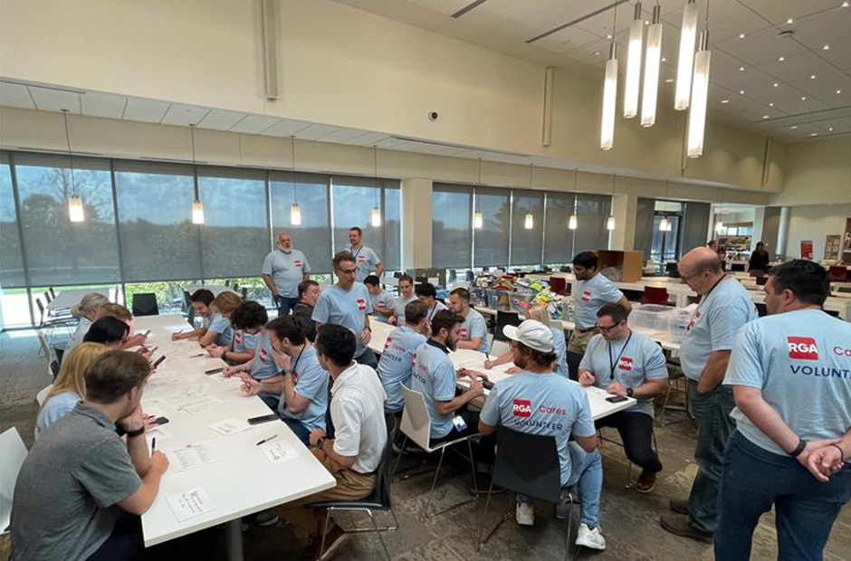 RGA employees volunteering at the Urban League