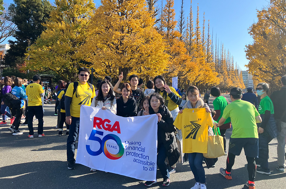 RGA Japan employees at a volunteering event