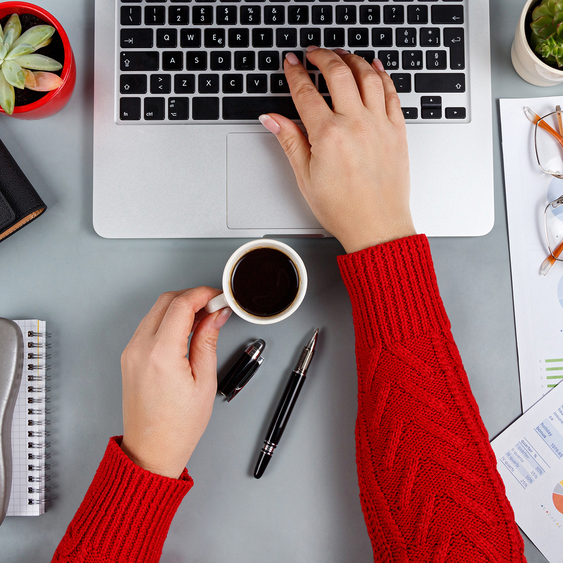 Woman drinking coffee while on a computer